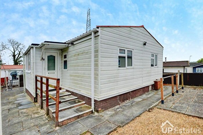 2 Bedroom Park Home For Sale In Mill Farm Park, Bulkington, CV12