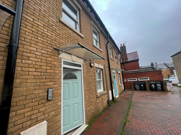 3 Bedroom Flat To Rent In Jansons Road, London, N15