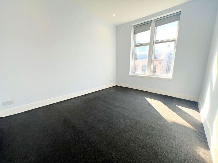 2 Bedroom Flat To Rent In High Street, Paisley, PA1