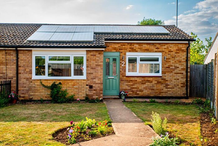2 Bedroom Bungalow For Sale In Orchard Way, Breachwood Green, SG4