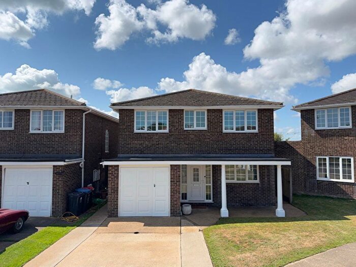 4 Bedroom Detached House For Sale In Walmer Gardens, Ramsgate, CT12