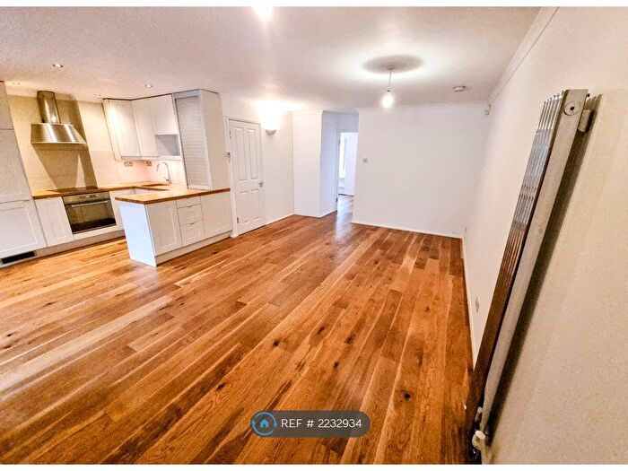 2 Bedroom Flat To Rent In Cremer Street, London, E2