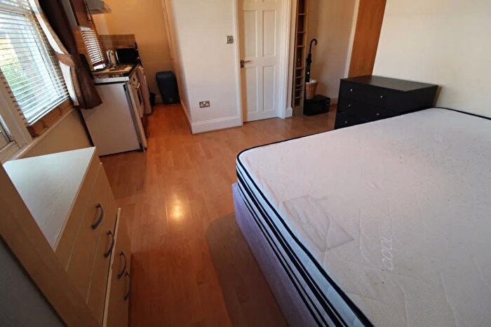 Studio To Rent In Buckley Road, London, NW6