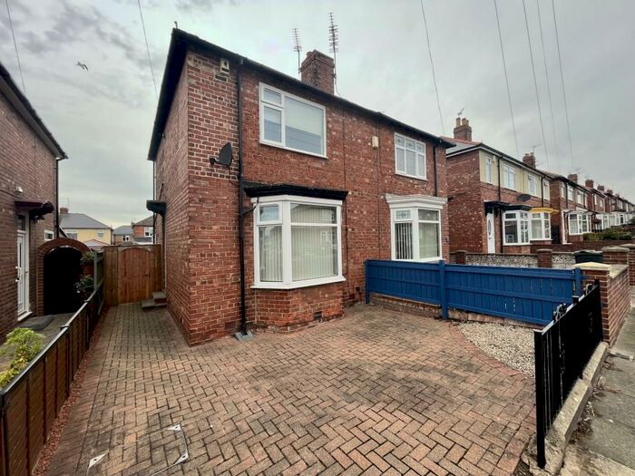 2 Bedroom Semi-Detached House To Rent In Bensham Road/ Harrogate Hill - Darlington, DL1