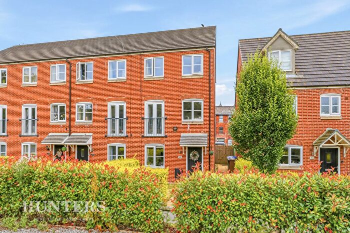 3 Bedroom Town House For Sale In Oakhurst Drive, Wardle, OL12