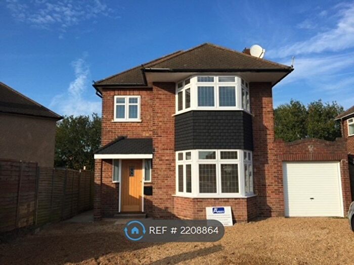 3 Bedroom Detached House To Rent In Longmead Drive, Sidcup, DA14