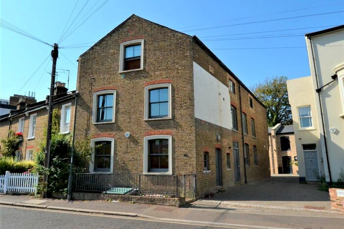 1 Bedroom Flat To Rent In Grosvenor Road, Twickenham, Uk, TW1