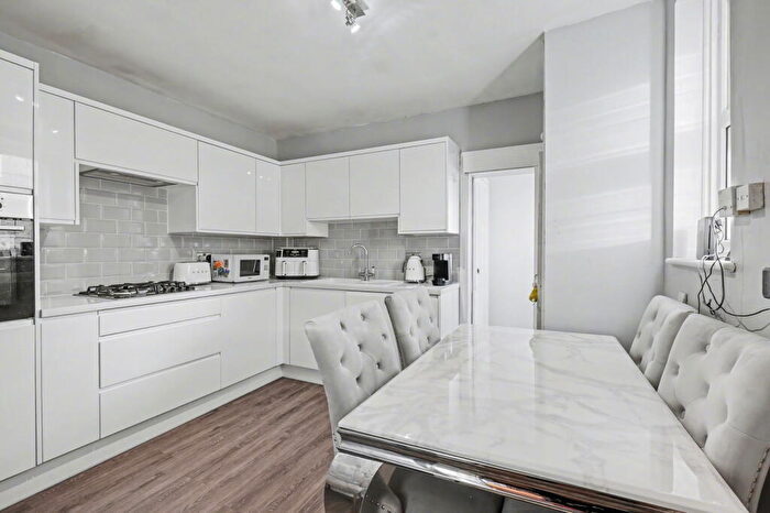 3 Bedroom Semi Detached House For Sale In Thornhill Place, Maidstone, ME14