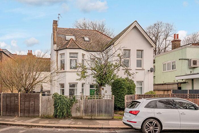 2 Bedroom Flat To Rent In Estreham Road, Streatham, London, SW16