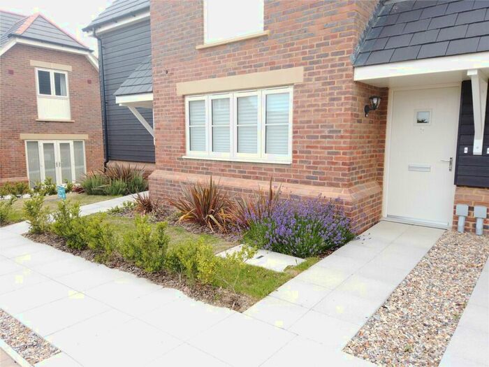 1 Bedroom Apartment For Sale In Cleveland Nook, Mortimer Common, Reading, Berkshire, RG7