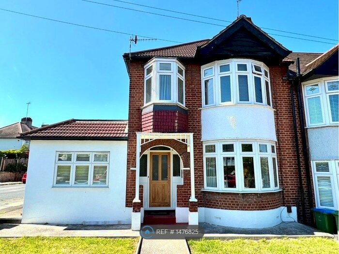 3 Bedroom End Of Terrace House To Rent In Garland Road, London, SE18