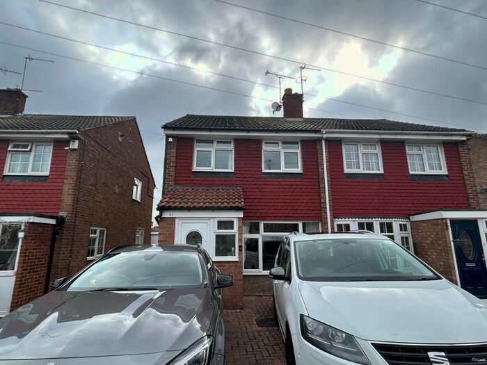 4 Bedroom Semi-Detached House To Rent In Medway Road, Dartford, Kent, DA1