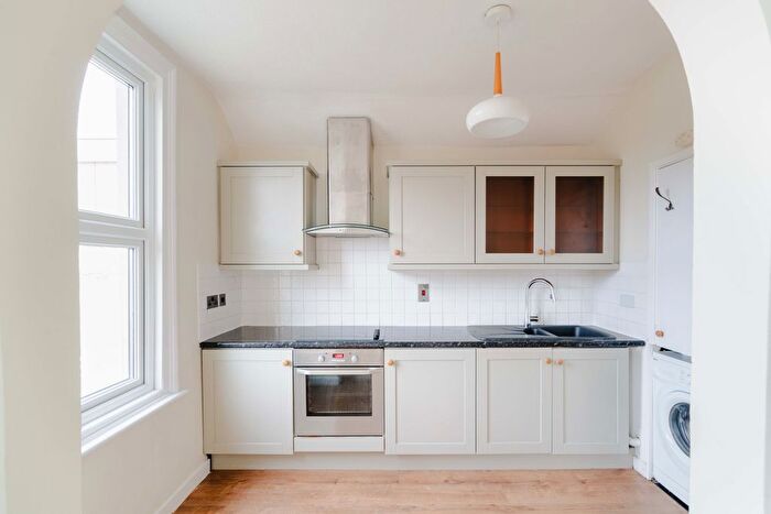 2 Bedroom Flat For Sale In First Floor Flat, Stackpool Road, Southville, Bristol, BS3