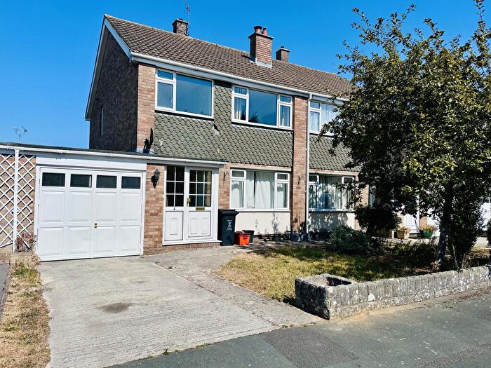 3 Bedroom Semi-Detached House For Sale In Dukes Close, Stratton St Margaret, Swindon, SN2