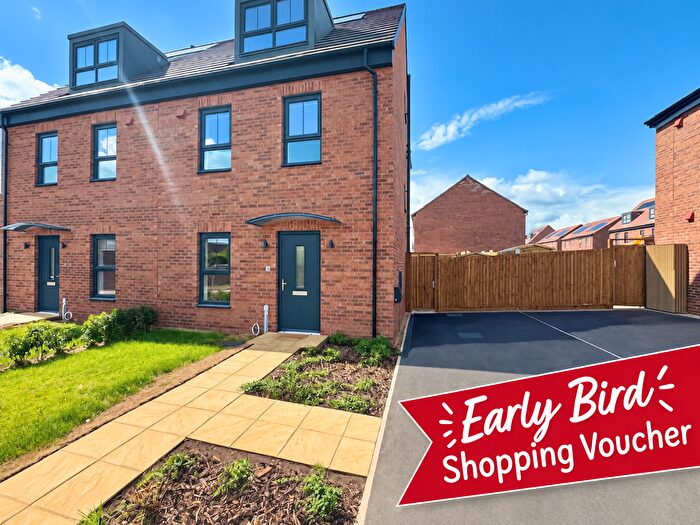 4 Bedroom Semi-Detached House To Rent In Gibbs Avenue, Nottingham, NG8