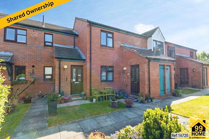 2 Bedroom Flat For Sale In Sandal Hall, Wakefield, WF2