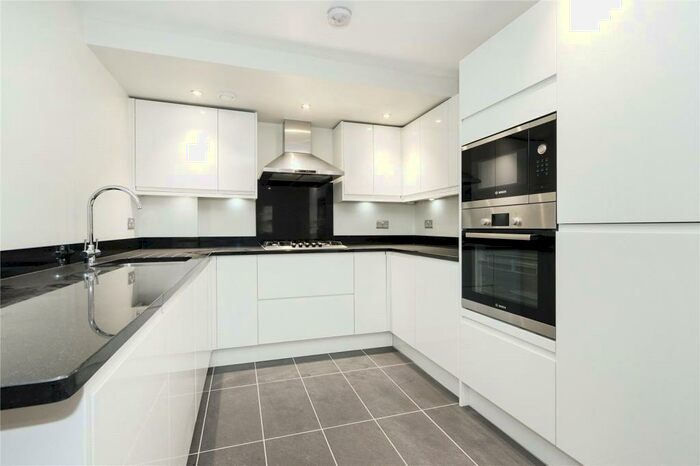 3 Bedroom Maisonette To Rent In Thistlewaite Road, London, E5