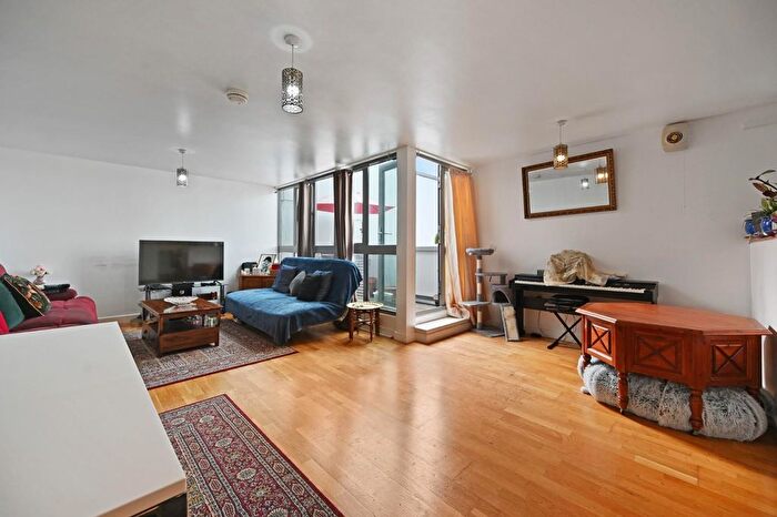 2 Bedroom Flat For Sale In Horn Lane, Acton, W3