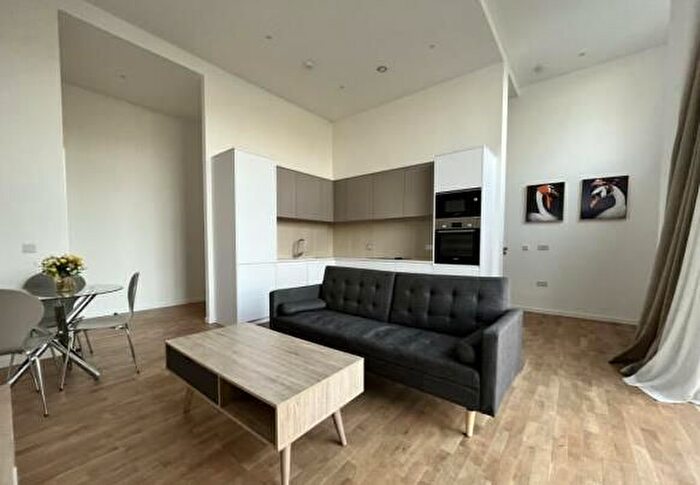 2 Bedroom Flat To Rent In Grove Street, London, SE8