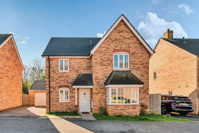 4 Bedroom Detached House For Sale In Lady Mayor Drive, Bedford, MK41