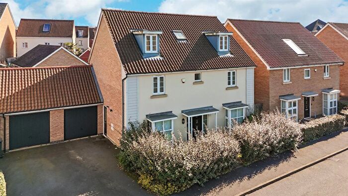 5 Bedroom Detached House For Sale In Towpath Avenue, Northampton, NN4