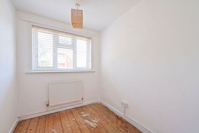 3 Bedroom Terraced House For Sale In Vandome Close, Canning Town, London, E16