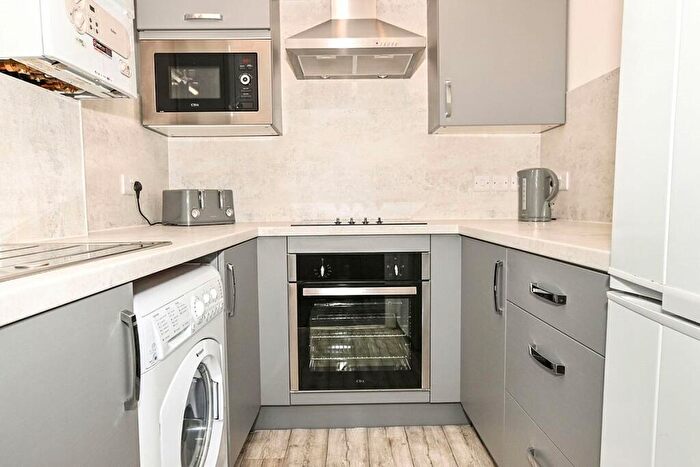 1 Bedroom Flat To Rent In Hill Park Crescent, Plymouth, Devon, PL4