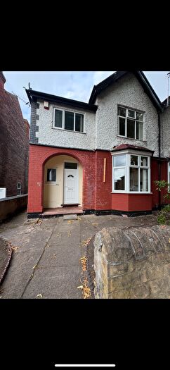 8 Bedroom Terraced House To Rent In Harlaxton Drive, Nottingham, NG7