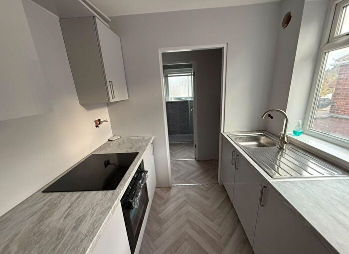 2 Bedroom Flat To Rent In Fairview Road, Wolverhampton, WV11