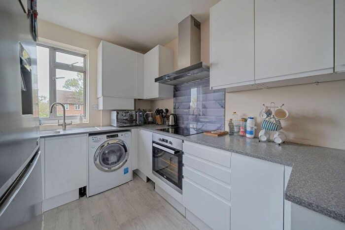 3 Bedroom Flat For Sale In Beechmount Avenue, Hanwell, London, W7