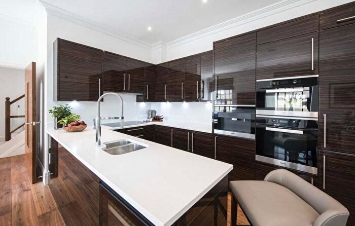 3 Bedroom Flat To Rent In Rainville Road, Hammersmith, London, W6