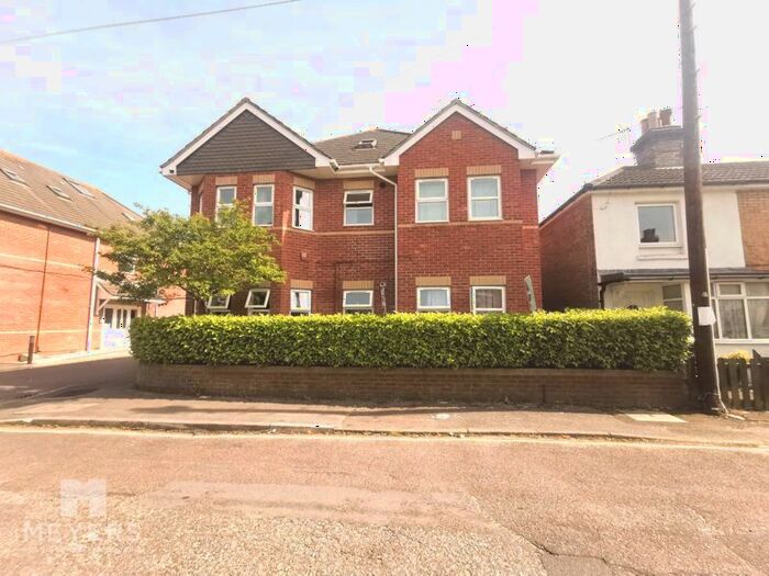 2 Bedroom Flat To Rent In Alfred Court, Shelley Road East, Bournemouth, BH7