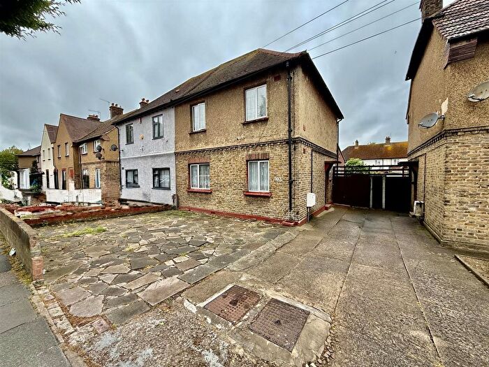 4 Bedroom Semi-Detached House For Sale In Lady Margaret Road, Southall, UB1