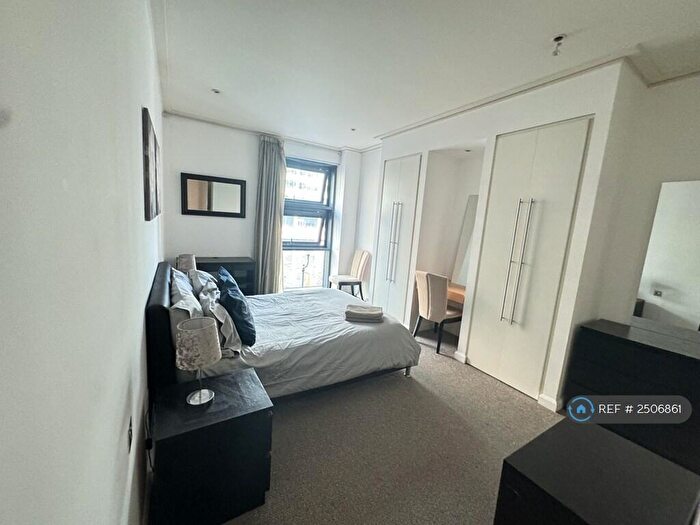 3 Bedroom Flat To Rent In Discovery Dock Apartments East, London, E14