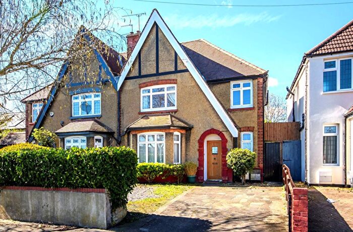 3 Bedroom Block Of Flats For Sale In Bow Lane, Finchley, N12