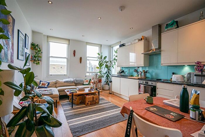 2 Bedroom Flat To Rent In West Green Road, Seven Sisters, N15
