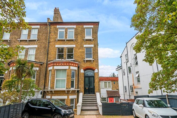 3 Bedroom Flat For Sale In Central Hill, London, SE19