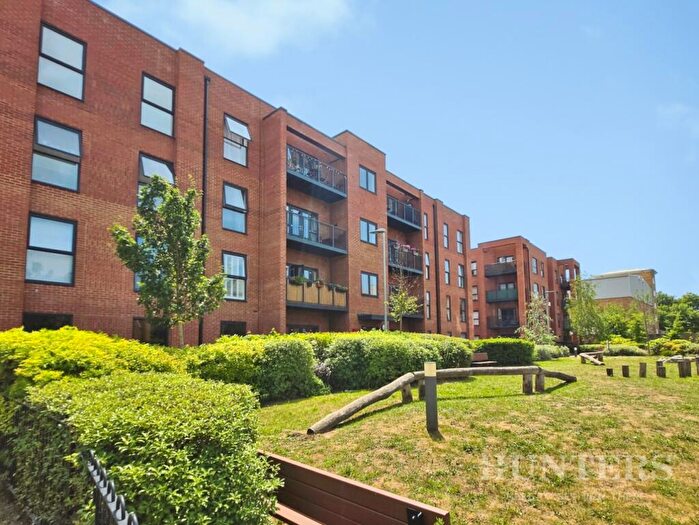 1 Bedroom Apartment For Sale In Felnex Avenue, Wallington, SM6