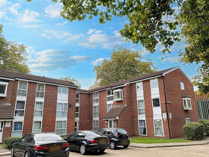 2 Bedroom Apartment For Sale In Romford Road, Forest Gate, E7