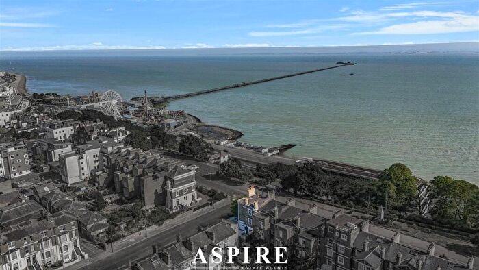 3 Bedroom Maisonette For Sale In Clifftown Parade, Southend-On-Sea, SS1