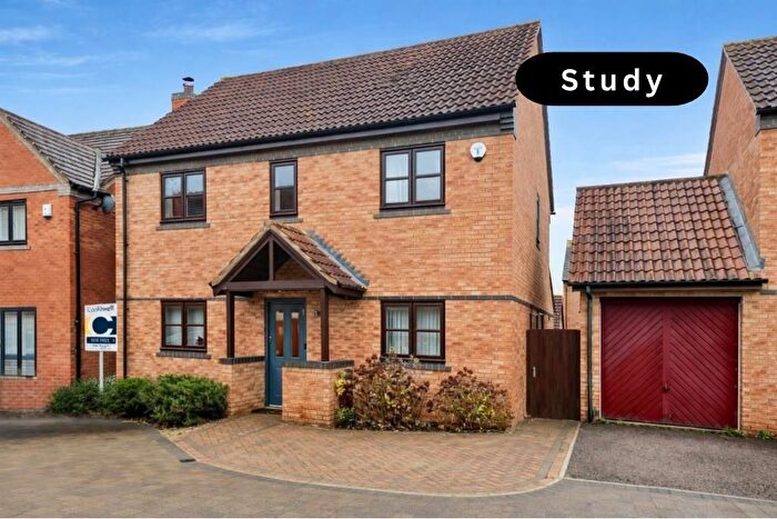 4 Bedroom Detached House For Sale In Gainsborough Close, Grange Farm, Milton Keynes, MK8