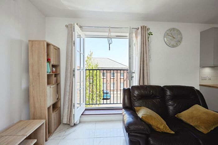 2 Bedroom Flat For Sale In Crown Place, Dorchester, Dorset, DT1