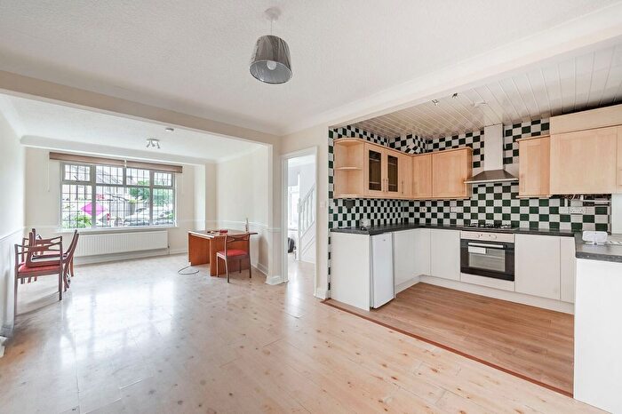 3 Bedroom Property To Rent In Danemead Grove, Northolt, UB5
