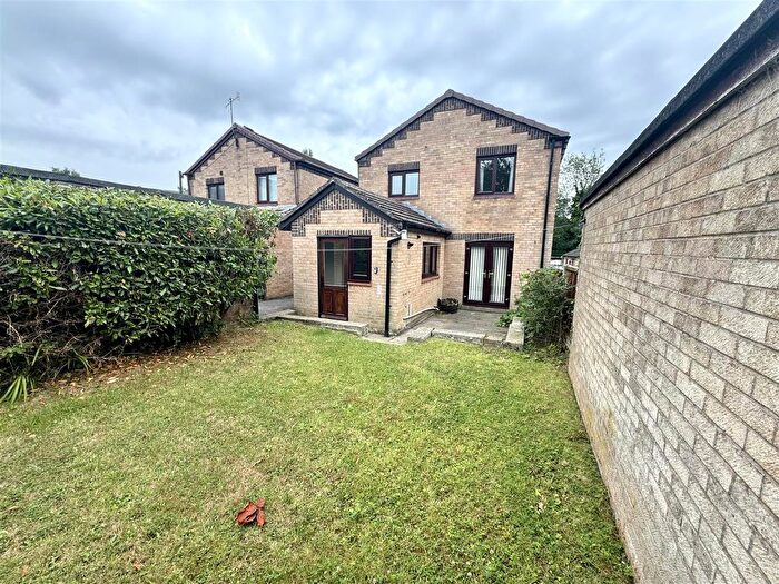 3 Bedroom Detached House To Rent In Wessex Gardens, Sheffield, S17