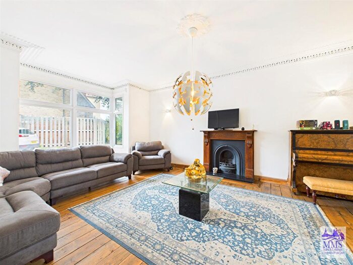 6 Bedroom Detached House For Sale In London Road, Strood, Rochester, ME2