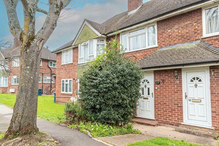 2 Bedroom Apartment For Sale In Sterling Avenue, Edgware, HA8