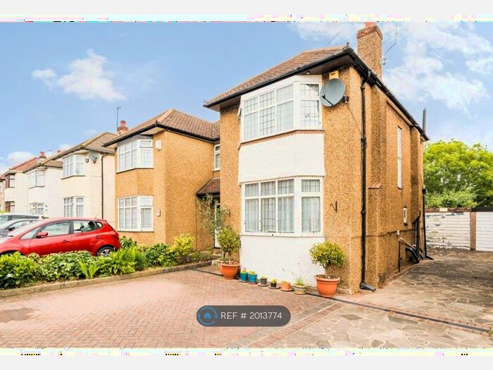 3 Bedroom Semi-Detached House To Rent In Hunters Hill, Ruislip, HA4