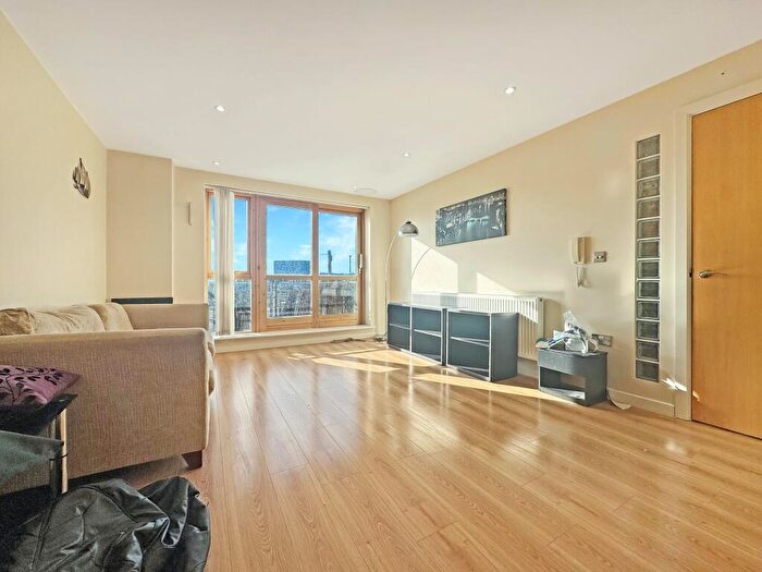 2 Bedroom Apartment To Rent In Balmoral Place, Brewery Wharf, Leeds, LS10