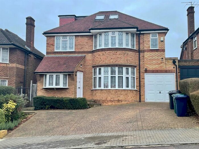 6 Bedroom Detached House To Rent In Southover, London N12