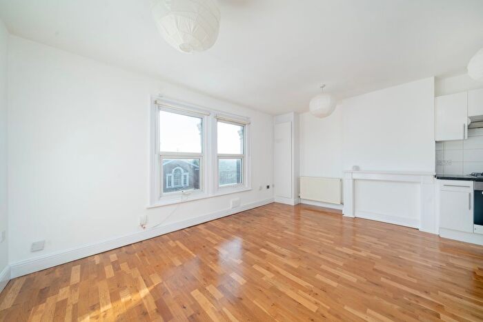 1 Bedroom Flat To Rent In High Street Colliers Wood, Colliers Wood, SW19